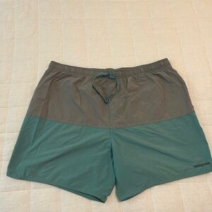 Men’s Patagonia teal and gray shorts XXL